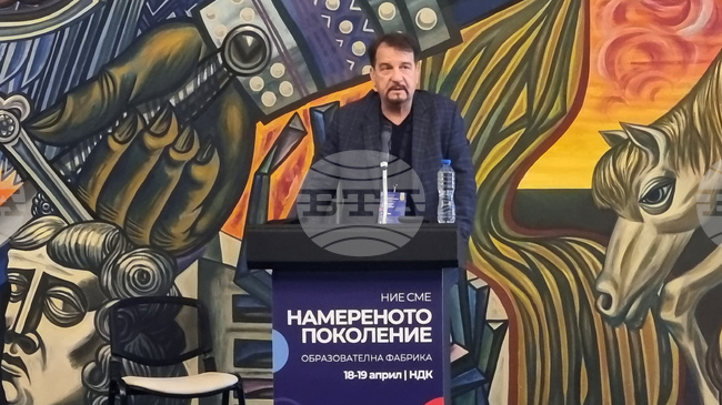 Не трябва да се плашим от новите технологии, а да мотивираме децата да ги използват правилно, каза журналистът Николай Кънчев 