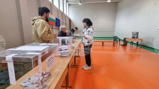 Преустановено е машинното гласуване в 10-а секция в Спортната зала в Смолян