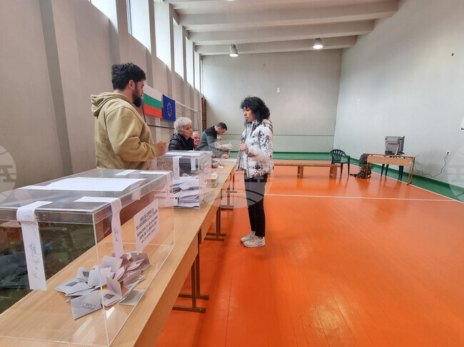 Преустановено е машинното гласуване в 10-а секция в Спортната зала в Смолян