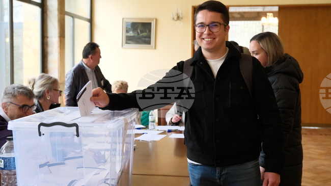 В Анкара до 14 ч. са гласували 550 души, 443 са дописаните в списъка след подаване на заявление за гласуване на място