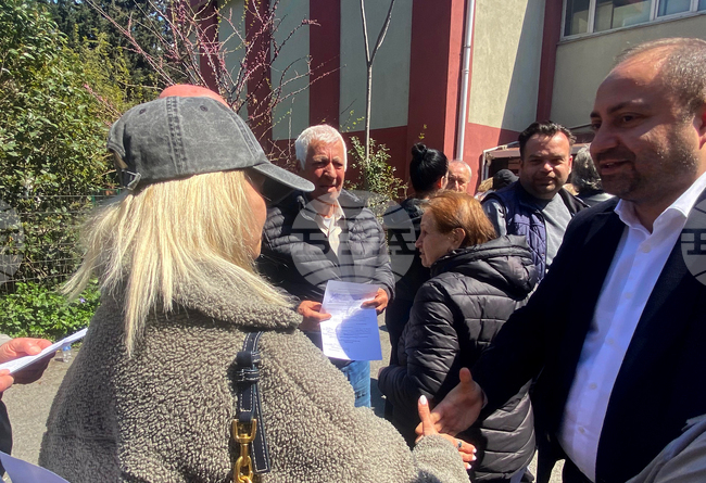 Докъм 14 часа в Истанбул са гласували около 4 хиляди избиратели, по данни на изселническите организации