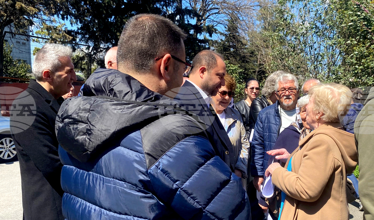 According to Expatriate Organizations by 2 p.m. about 4,000 Voters Have Cast their Ballots in Istanbul
