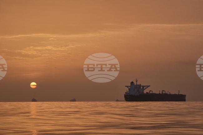 Американският флот е стрелял по ирански кораб и е поел контрола над него, съобщи Тръмп