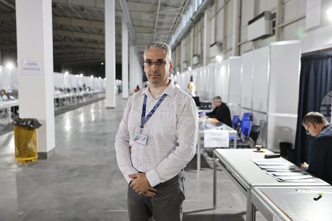 Изборният ден в Пловдив-град беше удължен до 21:00 часа заради струпване на гласоподаватели в секции в районите „Южен" и „Западен"