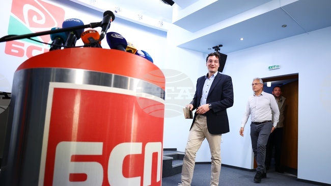 Ще поискам от Националния съвет на БСП вот на доверие, не го ли получа, подавам веднага оставка, каза Крум Зарков 