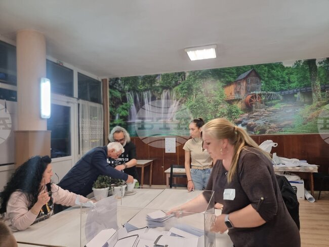 В една изборна секция в област Стара Загора изборният ден е удължен до 21:00 часа, съобщиха от Областната администрация