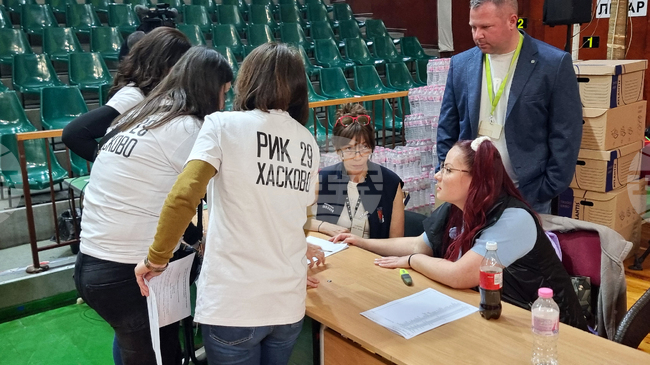 Изборният ден в област Хасково приключи в 21:00 часа заради продължаващо след 20:00 часа гласуване в секция в Димитровград