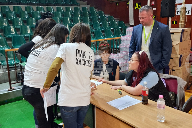 Изборният ден в област Хасково приключи в 21:00 часа заради продължаващо след 20:00 часа гласуване в секция в Димитровград