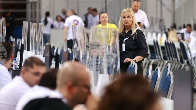 Започна приемането на протоколите на секционните избирателни комисии в зала „Арена 8888“ в София