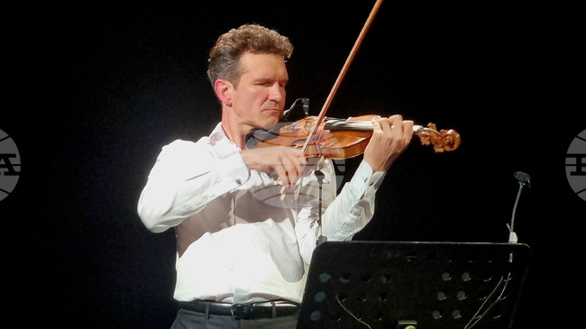 Светлин Русев вдигна на крака публиката на соловия си концерт за цигулка в София