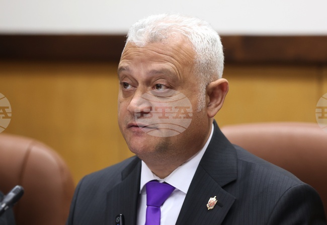 В МВР са постъпили 2974 сигнала за изборни нарушения, каза министър Емил Дечев и обяви за кои партии и коалиции има най-много сигнали