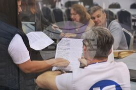 Зала „Арена 8888 София“ - изборни книжа - предаване