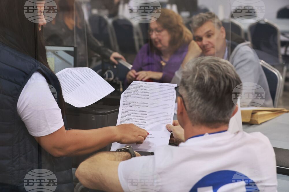 Зала „Арена 8888 София“ - изборни книжа - предаване