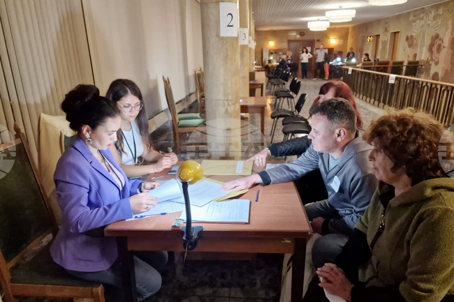 Велико Търново - предсрочни парламентарни избори - приемане на протоколите от избирателните комисии в РИК