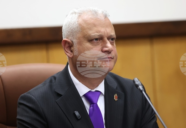 Заплахите срещу Кандев са резултат от неговата добра работа, каза служебният министър на вътрешните работи Емил Дечев