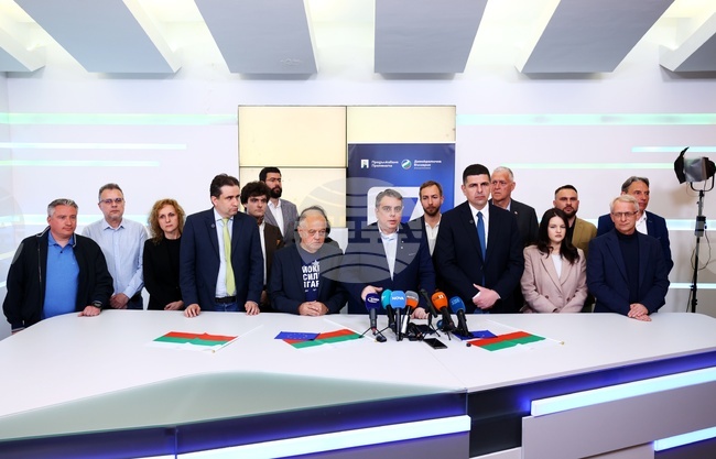 Continue the Change - Democratic Bulgaria: Voters Turn Page on GERB and MRF, Say Leaders