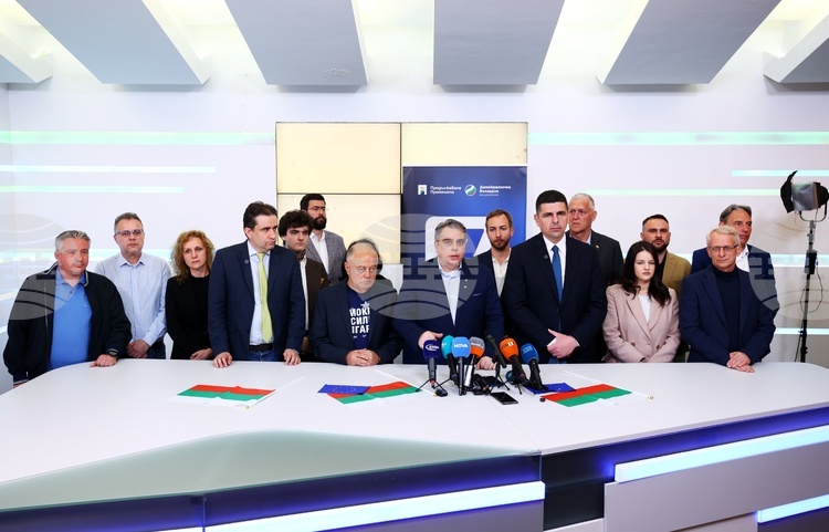 Continue the Change - Democratic Bulgaria: Voters Turn Page on GERB and MRF, Say Leaders