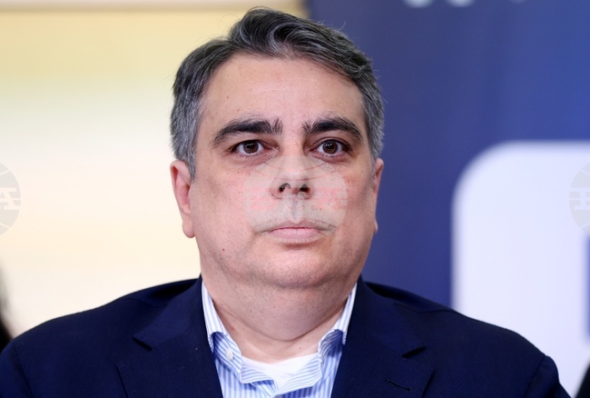 Българските граждани излязоха, гласуваха и оставиха ГЕРБ и ДПС в миналото, от тук нататък ни чака много работа, каза Асен Василев от ПП-ДБ