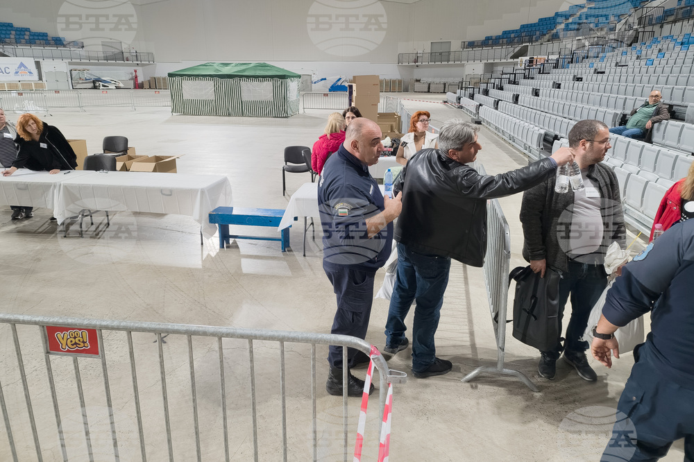 Бургас - предсрочни парламентарни избори - предаване на изборни книжа