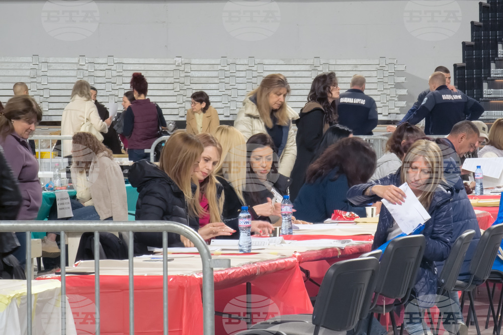 Бургас - предсрочни парламентарни избори - предаване на изборни книжа