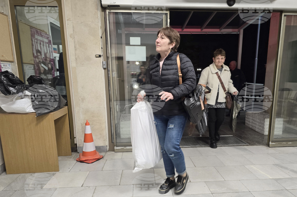 Ловеч - предсрочни парламентарни избори - РИК - предаване на изборни книжа