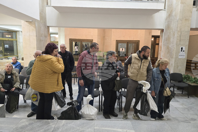 Ловеч - предсрочни парламентарни избори - РИК - предаване на изборни книжа