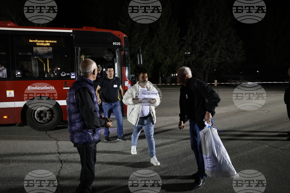 Пловдив - предсрочни парламентарни избори - РИК 16 - предаване на изборни книжа