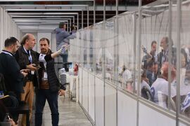 Зала „Арена 8888 София“ - изборни книжа - предаване