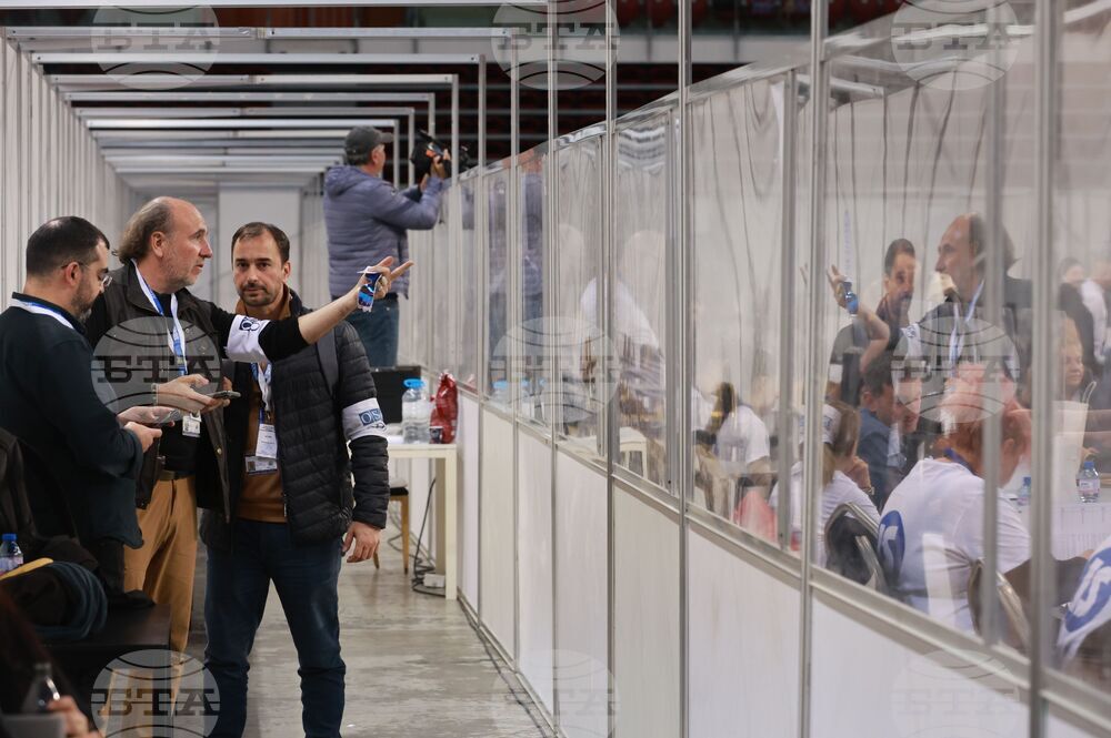 Зала „Арена 8888 София“ - изборни книжа - предаване