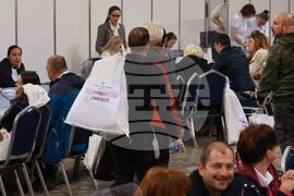 Зала „Арена 8888 София“ - изборни книжа - предаване