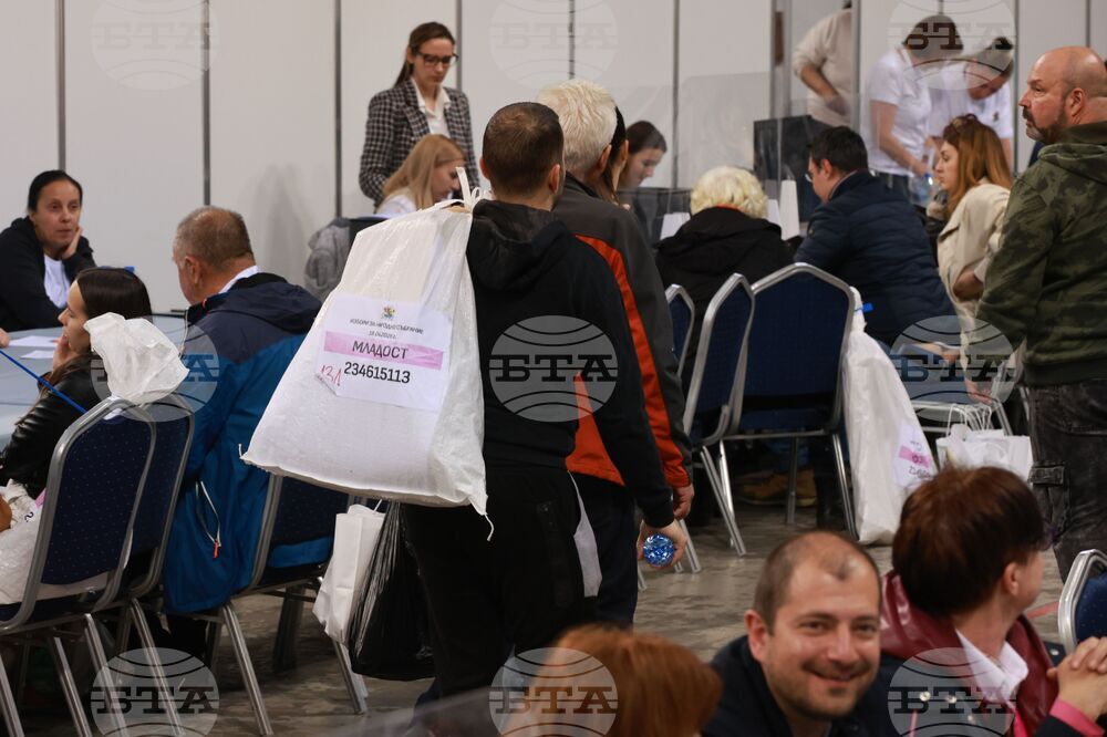 Зала „Арена 8888 София“ - изборни книжа - предаване