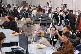 Зала „Арена 8888 София“ - изборни книжа - предаване