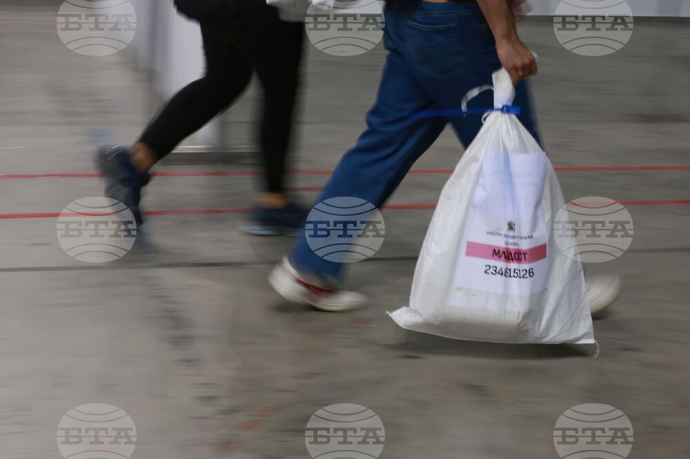 Зала „Арена 8888 София“ - изборни книжа - предаване