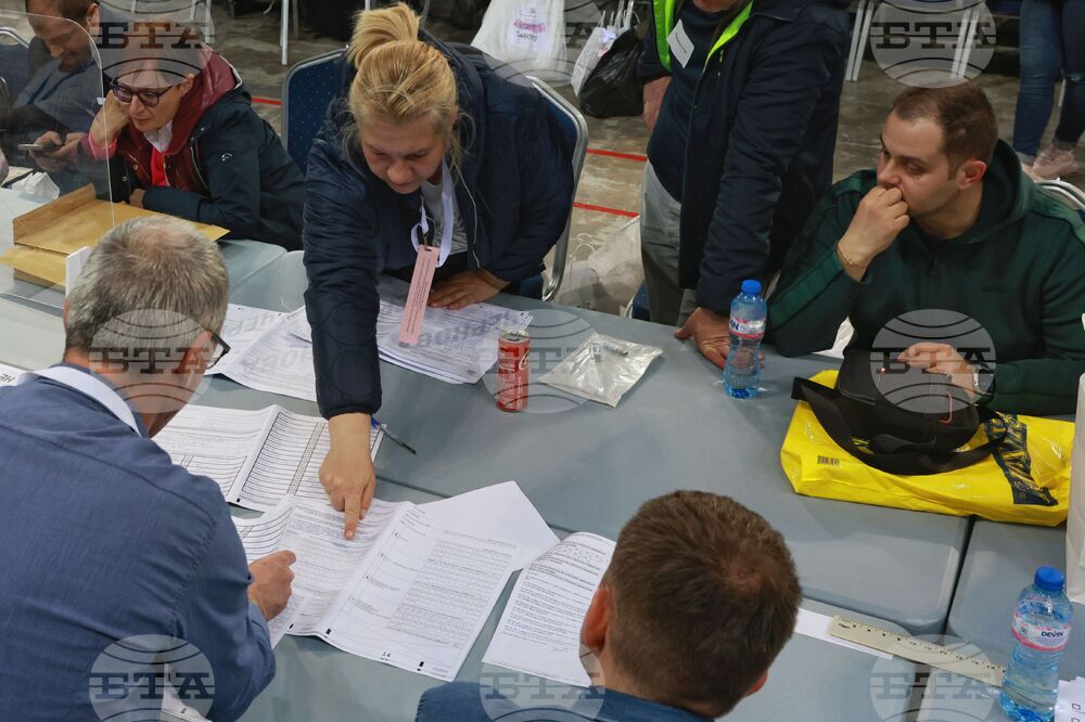 Зала „Арена 8888 София“ - изборни книжа - предаване