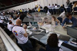 Зала „Арена 8888 София“ - изборни книжа - предаване