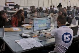 Зала „Арена 8888 София“ - изборни книжа - предаване