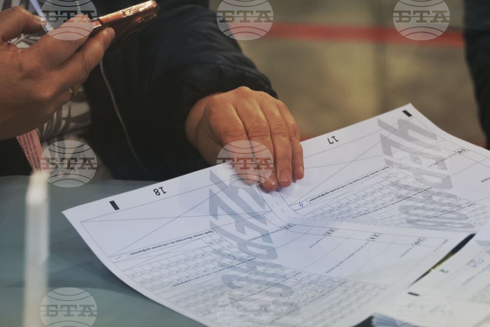 Зала „Арена 8888 София“ - изборни книжа - предаване