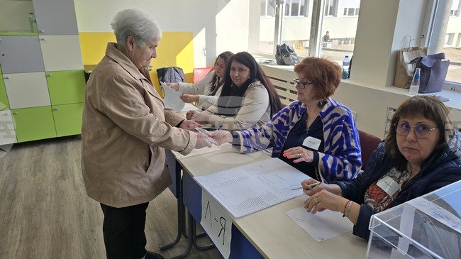 В област Плевен, при обработени 20,65 процента протоколи, първа политическа сила е коалиция „Прогресивна България“ с 51,887 процента от гласовете