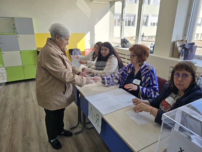 В област Плевен, при обработени 20,65 процента протоколи, първа политическа сила е коалиция „Прогресивна България“ с 51,887 процента от гласовете