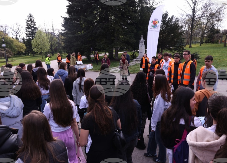 Sofia Students Walk "In the Footsteps of Heroes" to Mark 150th Anniversary of April Uprising