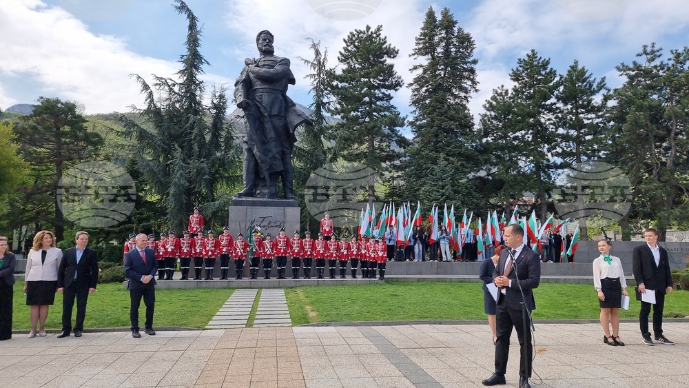 На днешния ден честваме българския героизъм, каза служебният министър на образованието и науката проф. Сергей Игнатов във Враца