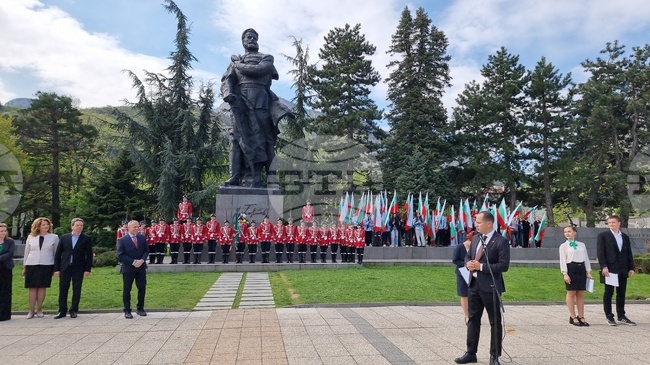 На днешния ден честваме българския героизъм, каза служебният министър на образованието и науката проф. Сергей Игнатов във Враца