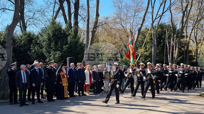 Всяко поколение трябва да съизмерва делата си с примера на предците ни от Априлското въстание, каза Варненският митрополит Йоан 