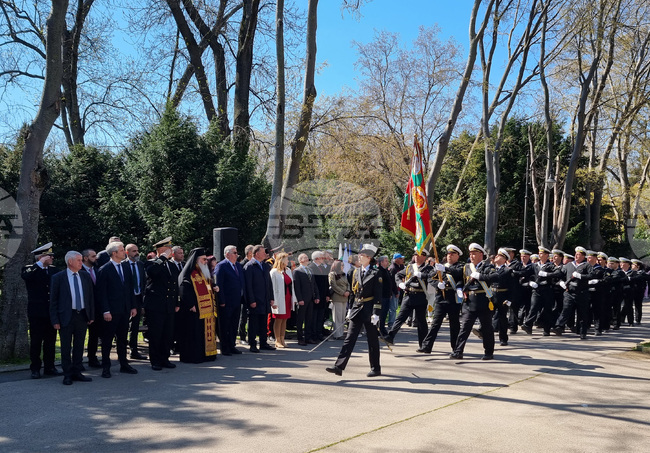 Всяко поколение трябва да съизмерва делата си с примера на предците ни от Априлското въстание, каза Варненският митрополит Йоан 