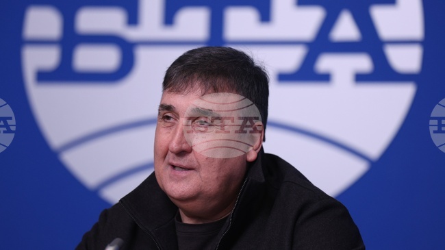 Веселин Маринов отбелязва 45-годишна кариера със „Златна колекция“ и над 60 концерта в цялата страна