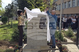 Плевен - Професионална гимназия по туризъм „Алеко Константинов“ - барелеф