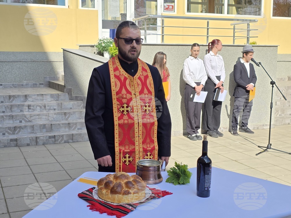 Плевен - Професионална гимназия по туризъм „Алеко Константинов“ - барелеф