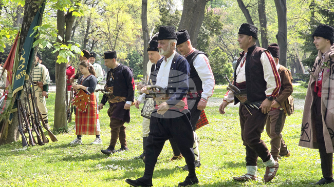 Пловдив отбеляза 150 години от избухването на Априлското въстание с тържествено шествие и полагане на венци