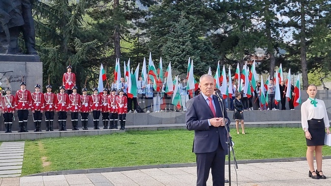 На днешния ден честваме българския героизъм, каза служебният министър на образованието и науката проф. Сергей Игнатов във Враца