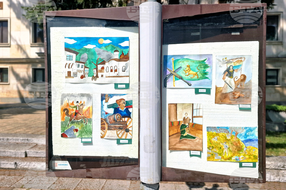 Троян - изложба по повод Априлското въстание и поднасяне на венци